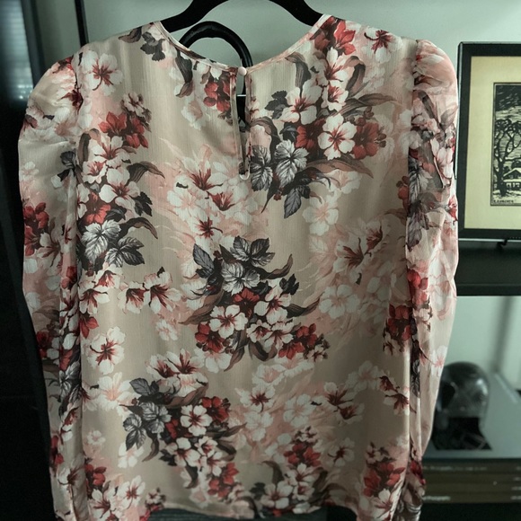 Vince Camuto Timeless Blooms Long Sleeve Blouse - Picture 5 of 6